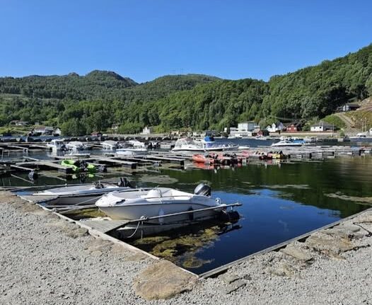 Bildet viser båthavn på Camp Åpta